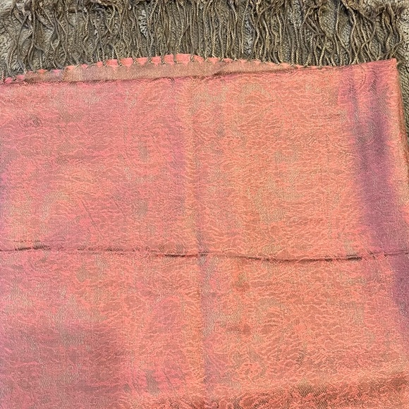 Women Casmire silk scarf - Picture 2 of 4